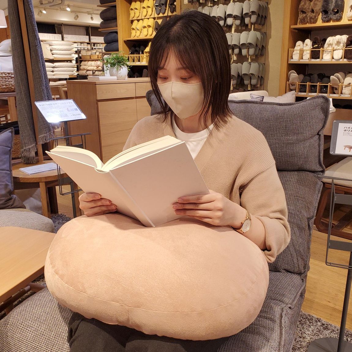 池袋西武】春の新色登場！背当てにもなるマルチクッション｜ 無印良品